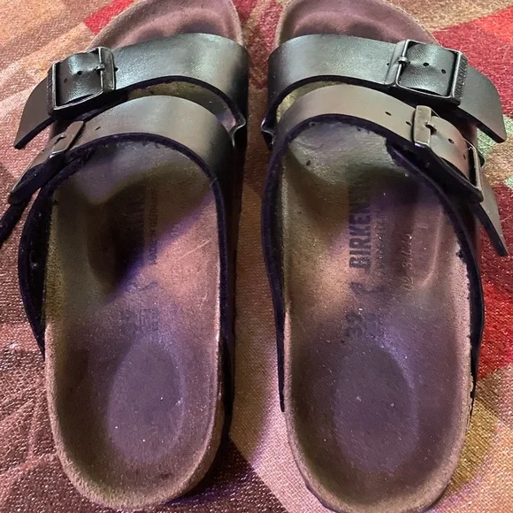 Birkenstock Arizona Oiled Leather.
Great condition cept darkened footbed. Size39 - Picture 2 of 5